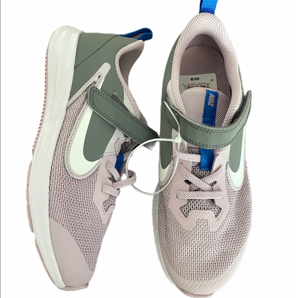 NWT Girls Nike Downshifter Size 3
